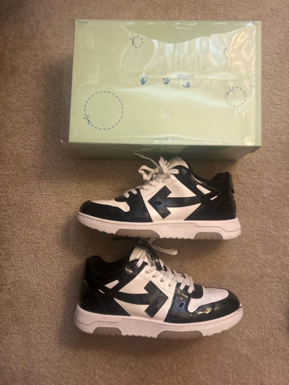 OFF-WHITE Out Of Office 000
Low Tops